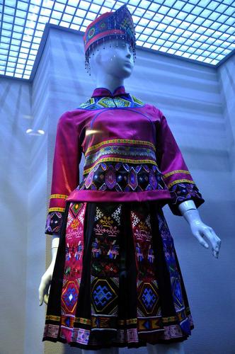 【土家族服饰摄影图片】上海纺织博物馆纪实摄影_太平洋电脑网摄影